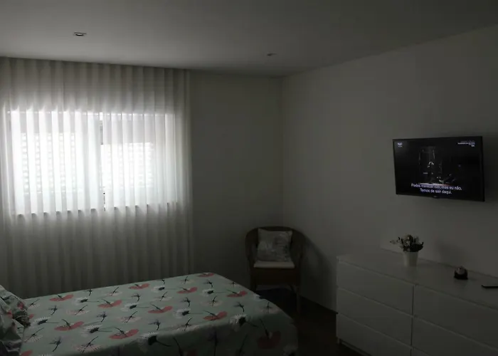 Manuel Tiago Pereira *